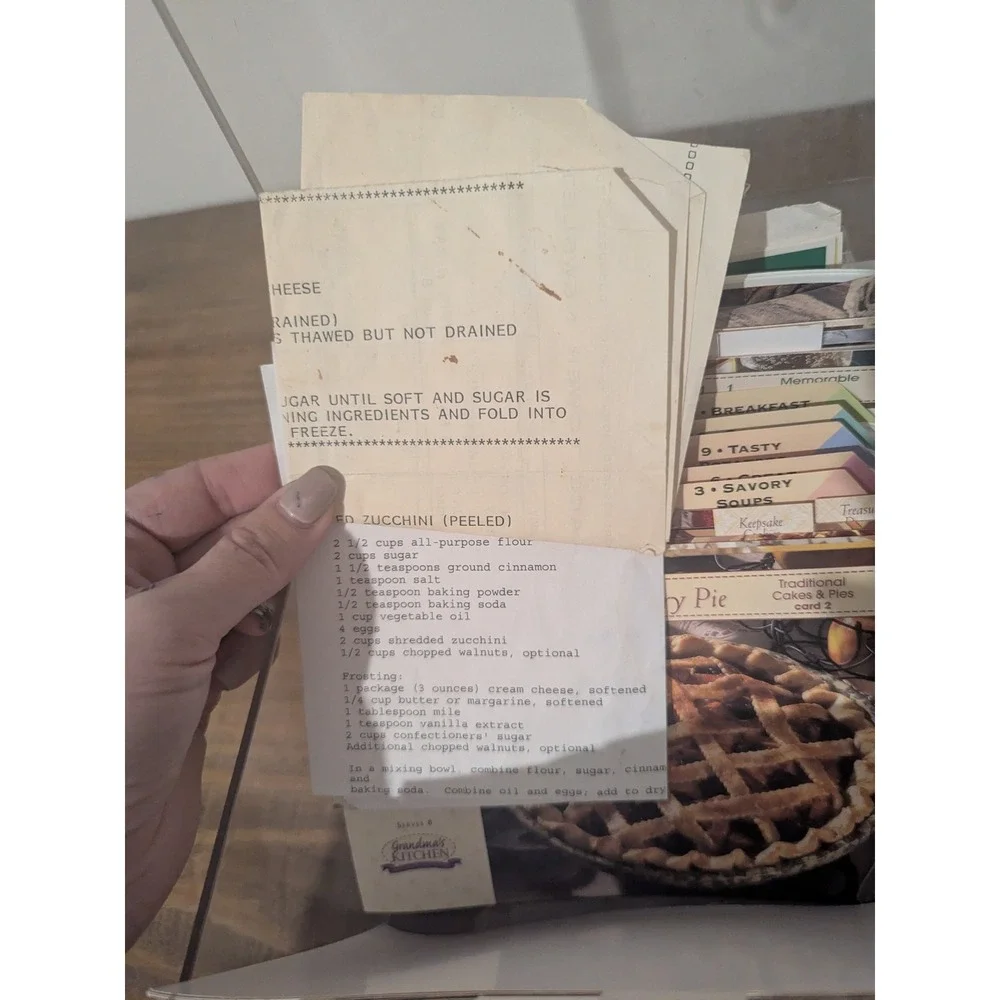 Vtg Plastic Recipe Box Index Card Collection Clippings‎ Typed Grandma's Kitchen